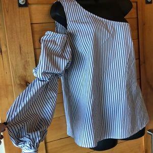 Cold-shoulder Pinstripe